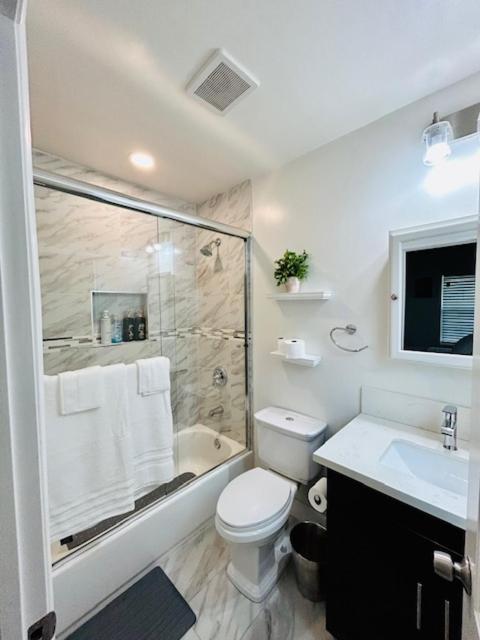 Gated Contemporary 3 Bedroom - 2 Bathroom Home In South La Plus Parking Los Angeles Exteriör bild