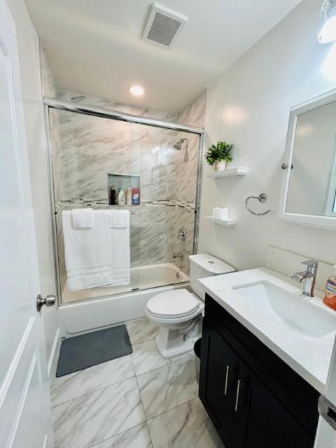 Gated Contemporary 3 Bedroom - 2 Bathroom Home In South La Plus Parking Los Angeles Exteriör bild
