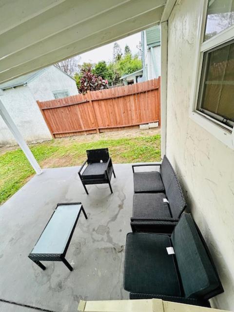Gated Contemporary 3 Bedroom - 2 Bathroom Home In South La Plus Parking Los Angeles Exteriör bild